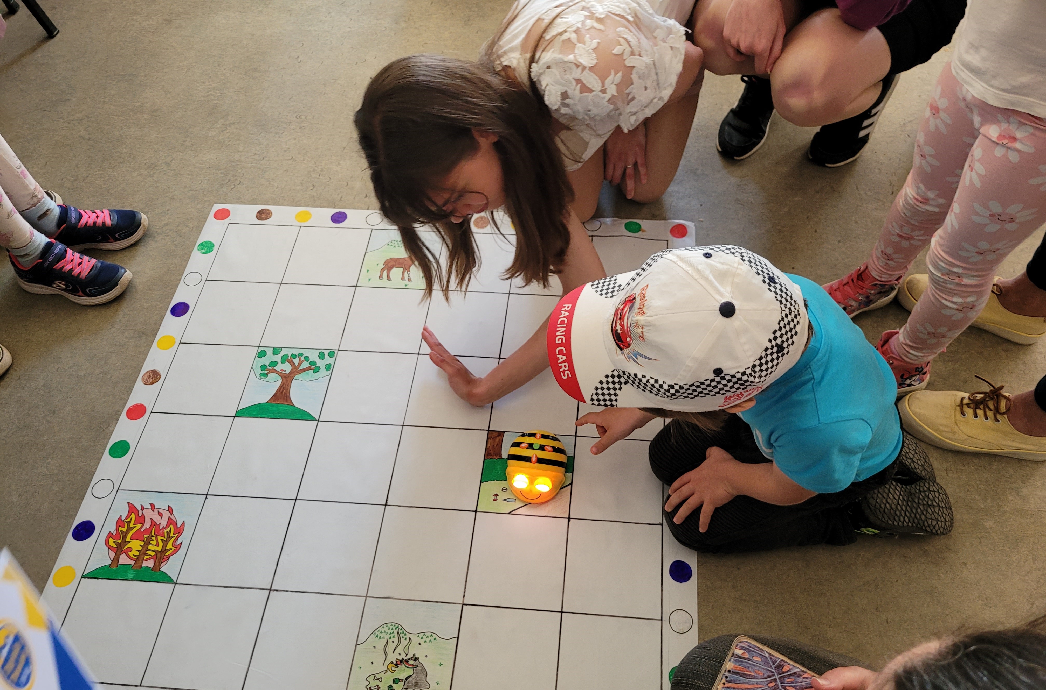 A Digitális Témahét zárórendezvényén bemutatkozott Robi a csodarobot